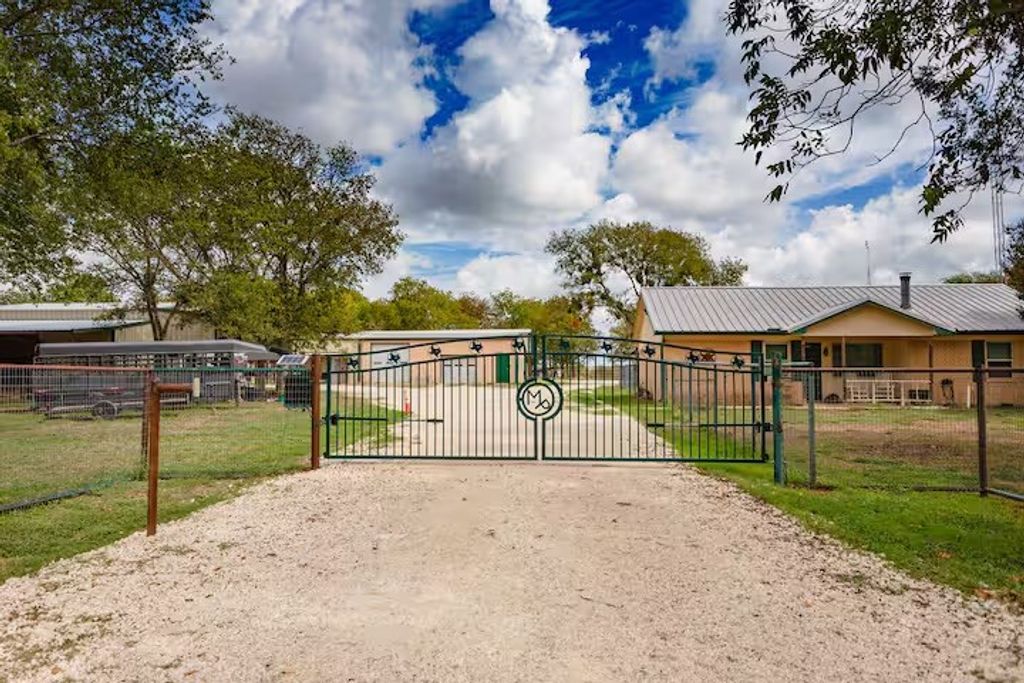 107 Camino Del Rosas, Woodway, TX 76712