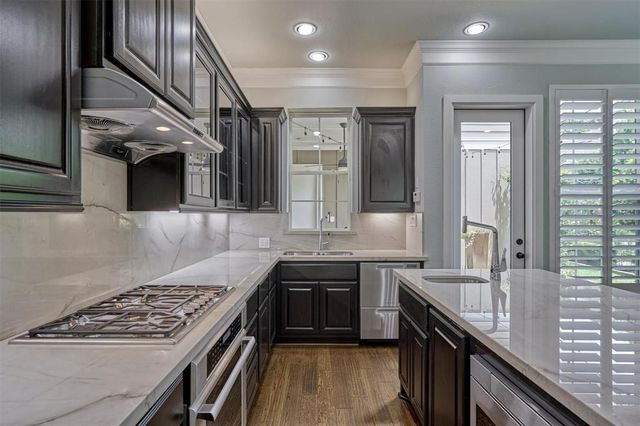 2 Rafters Row, The Woodlands, TX 77380