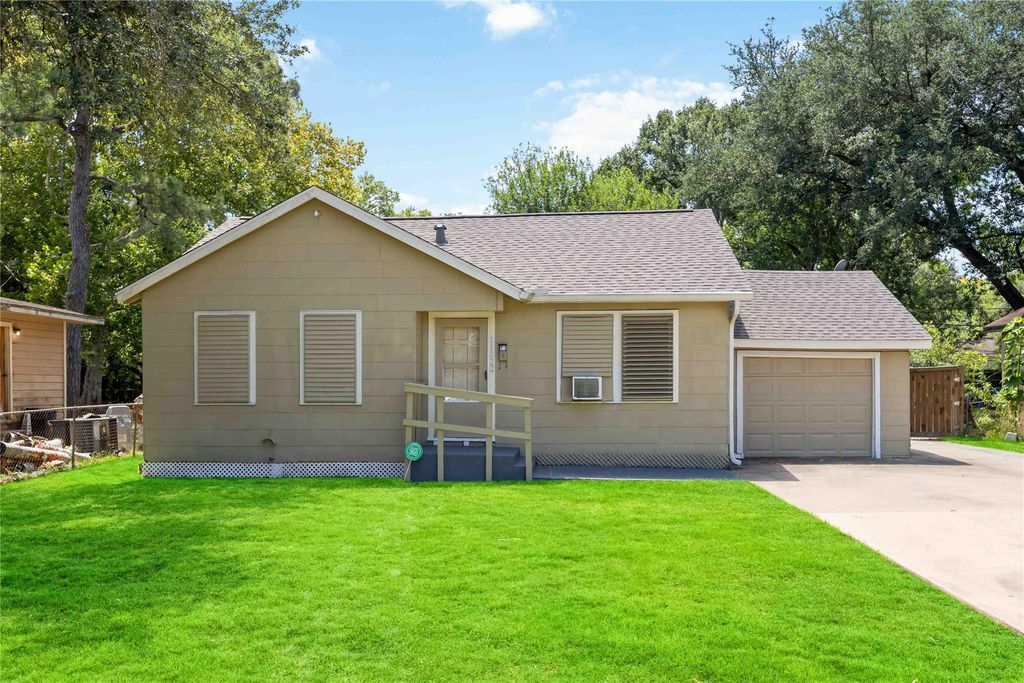 1102 Linden Street, La Marque, TX 77568