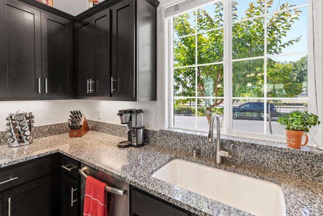 140 Lily Bay Cir, Sacramento, CA 95834