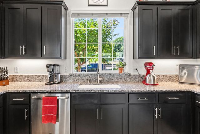 140 Lily Bay Cir, Sacramento, CA 95834