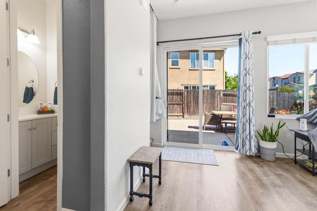 140 Lily Bay Cir, Sacramento, CA 95834