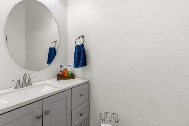 140 Lily Bay Cir, Sacramento, CA 95834