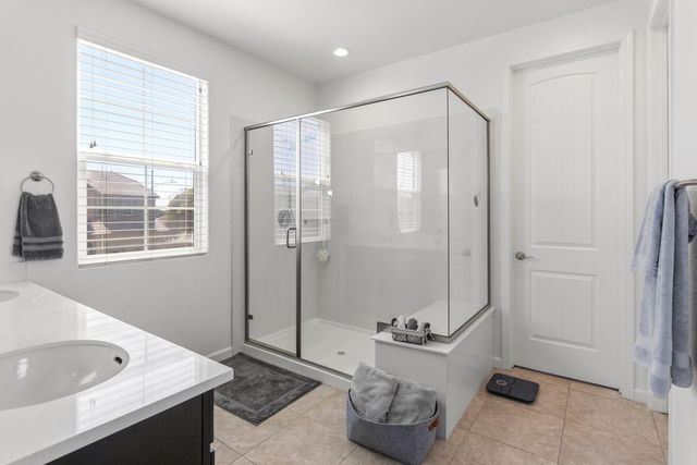 140 Lily Bay Cir, Sacramento, CA 95834