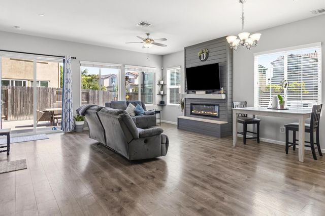 140 Lily Bay Cir, Sacramento, CA 95834