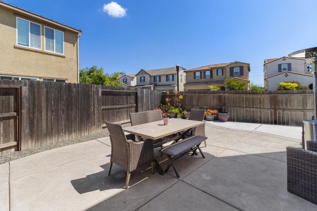 140 Lily Bay Cir, Sacramento, CA 95834