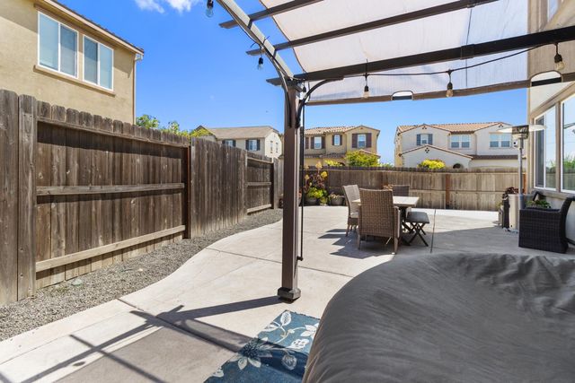 140 Lily Bay Cir, Sacramento, CA 95834