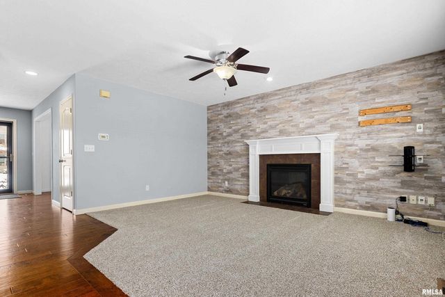 2515 W SESAME Street, Dunlap, IL 61525