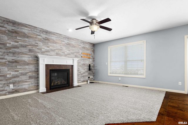 2515 W SESAME Street, Dunlap, IL 61525