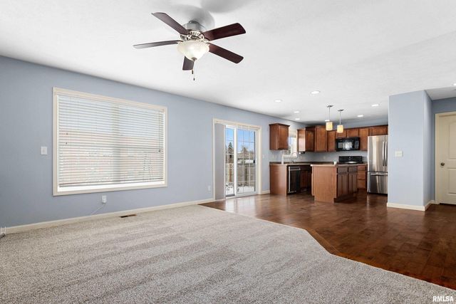 2515 W SESAME Street, Dunlap, IL 61525