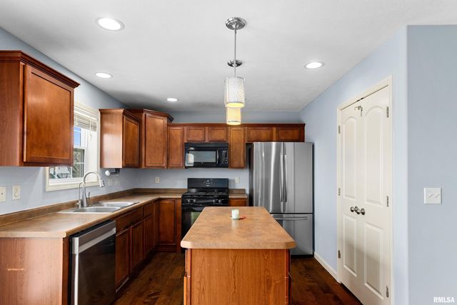 2515 W SESAME Street, Dunlap, IL 61525