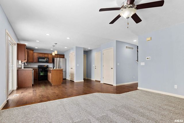 2515 W SESAME Street, Dunlap, IL 61525