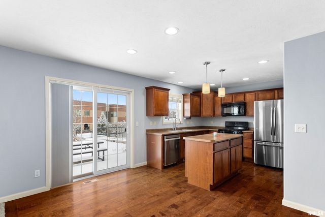 2515 W SESAME Street, Dunlap, IL 61525