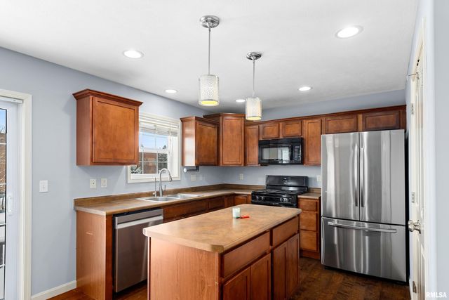 2515 W SESAME Street, Dunlap, IL 61525