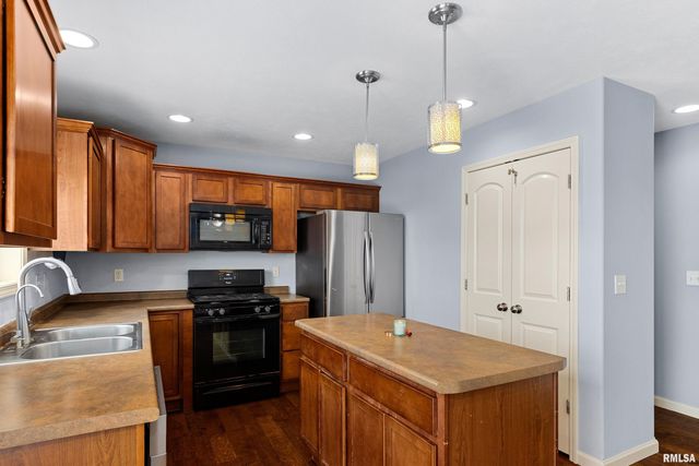 2515 W SESAME Street, Dunlap, IL 61525