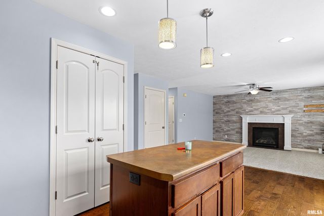 2515 W SESAME Street, Dunlap, IL 61525