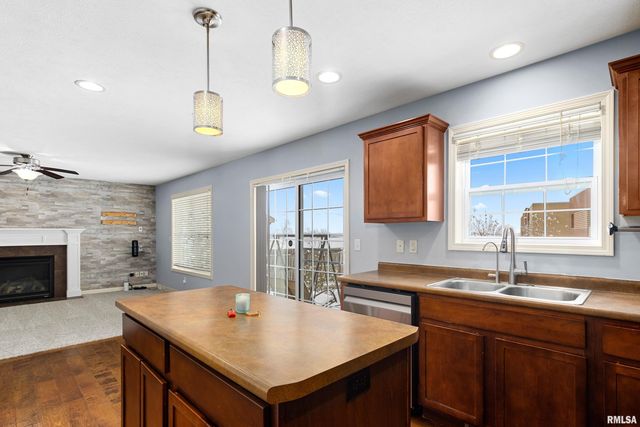 2515 W SESAME Street, Dunlap, IL 61525