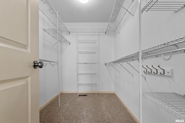 2515 W SESAME Street, Dunlap, IL 61525