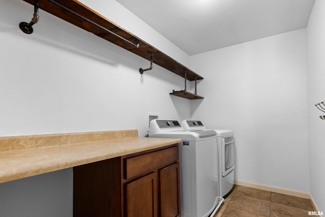 2515 W SESAME Street, Dunlap, IL 61525