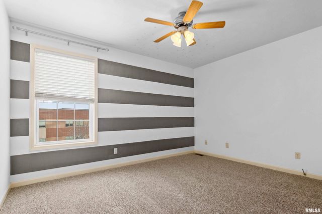 2515 W SESAME Street, Dunlap, IL 61525