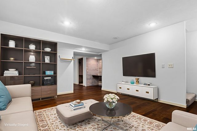 2515 W SESAME Street, Dunlap, IL 61525