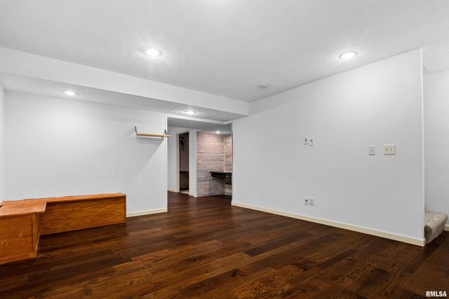 2515 W SESAME Street, Dunlap, IL 61525