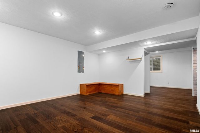 2515 W SESAME Street, Dunlap, IL 61525