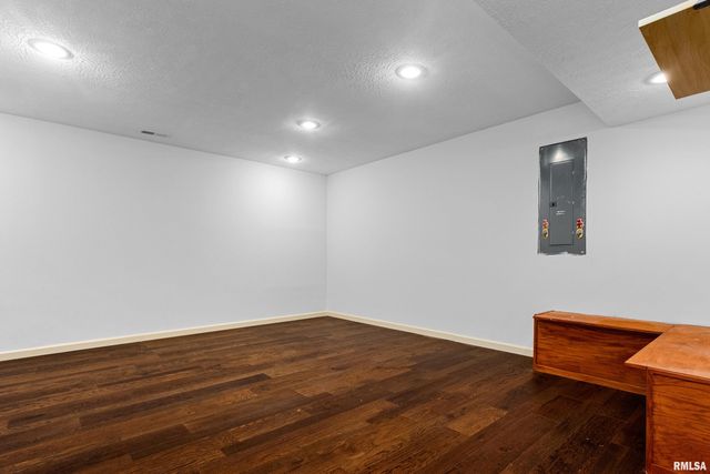 2515 W SESAME Street, Dunlap, IL 61525