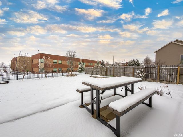 2515 W SESAME Street, Dunlap, IL 61525