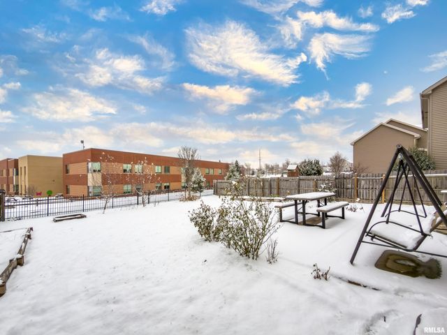 2515 W SESAME Street, Dunlap, IL 61525