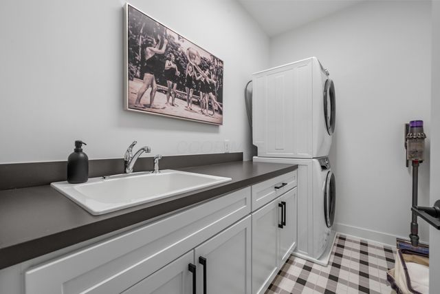 2254 Walnut Way, Lewis Center, OH 43035