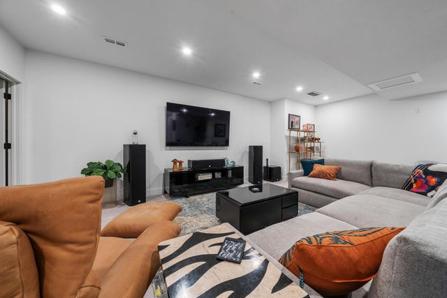 2254 Walnut Way, Lewis Center, OH 43035