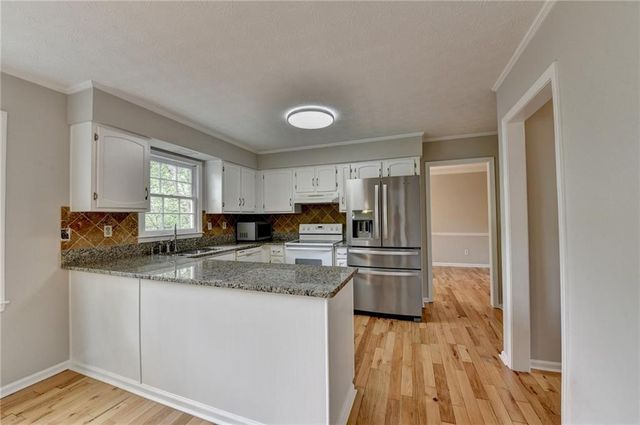 2451 Meadowglen Trail, Snellville, GA 30078