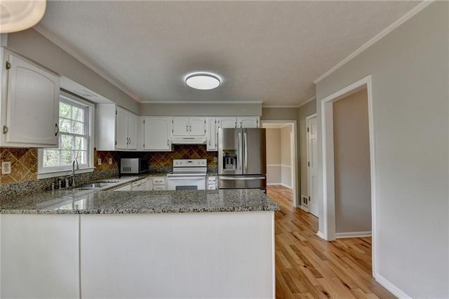 2451 Meadowglen Trail, Snellville, GA 30078