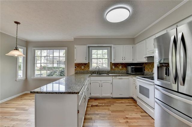 2451 Meadowglen Trail, Snellville, GA 30078