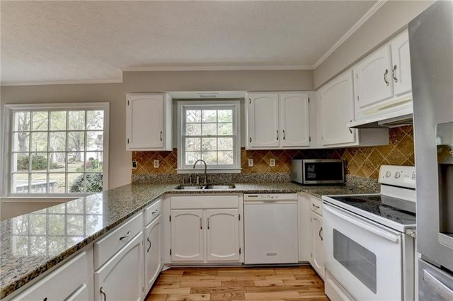 2451 Meadowglen Trail, Snellville, GA 30078