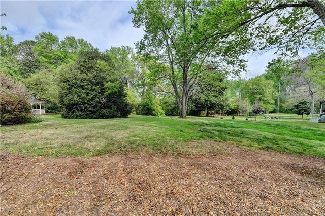 2451 Meadowglen Trail, Snellville, GA 30078