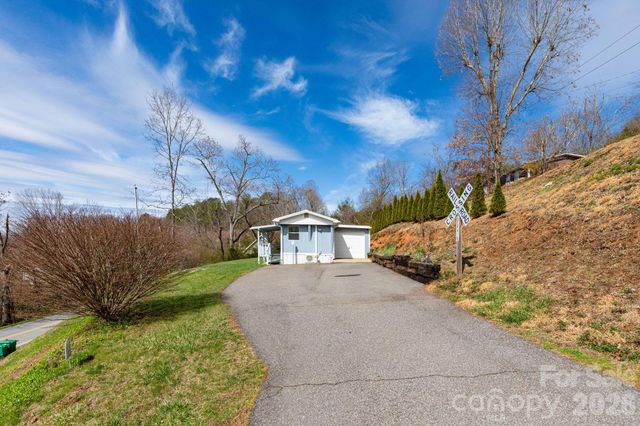 20 Ox Creek Road, Weaverville, NC 28787
