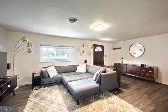 776 CHURCH RD, York, PA 17404