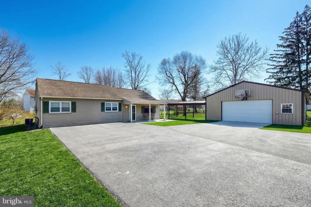 776 CHURCH RD, York, PA 17404