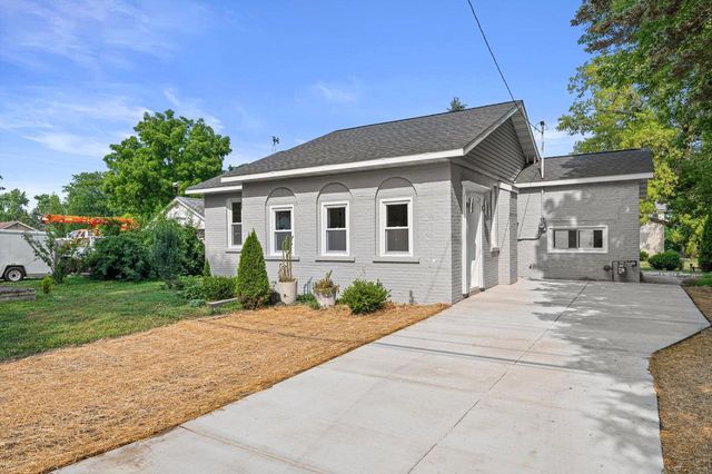 9013 26th AVENUE, Kenosha, WI 53143