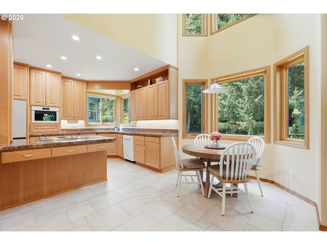 2513 OREGON CITY Blvd, West Linn, OR 97068