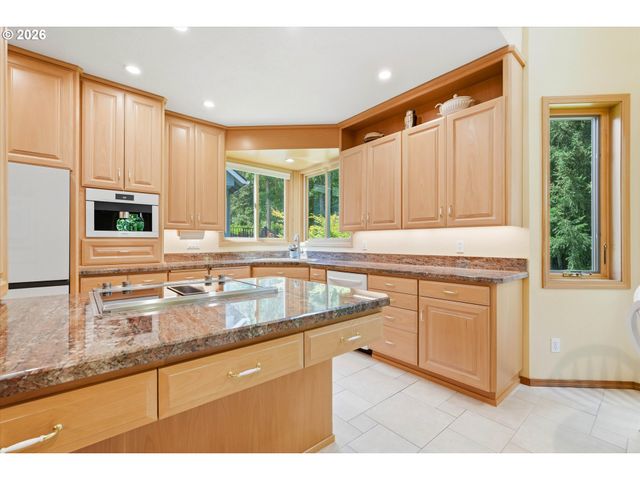 2513 OREGON CITY Blvd, West Linn, OR 97068