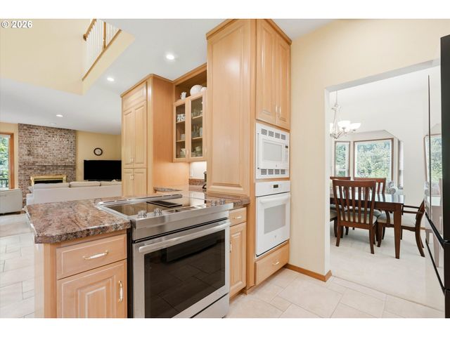 2513 OREGON CITY Blvd, West Linn, OR 97068