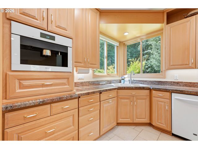 2513 OREGON CITY Blvd, West Linn, OR 97068