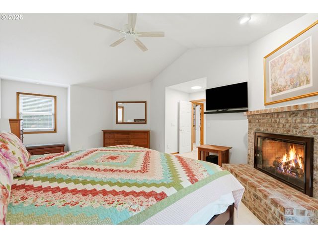 2513 OREGON CITY Blvd, West Linn, OR 97068