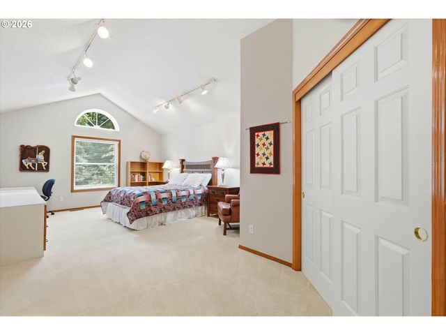 2513 OREGON CITY Blvd, West Linn, OR 97068