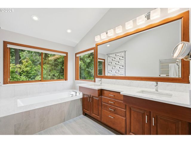 2513 OREGON CITY Blvd, West Linn, OR 97068
