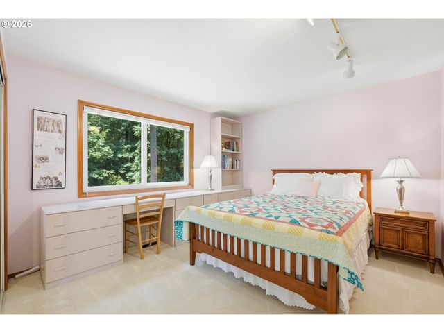 2513 OREGON CITY Blvd, West Linn, OR 97068