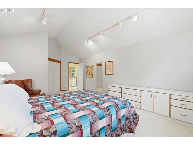 2513 OREGON CITY Blvd, West Linn, OR 97068